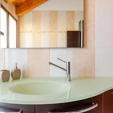 Apartament Cotton Flower} Attico 15 Minuti Da Malpensa Mxp
